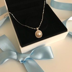 Pearl pedant necklace